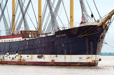 106-year-old barque Peking gets a new life